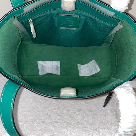 Coach Tote In Colorblock With Horse And Carriage NWT - Picture 6 of 10